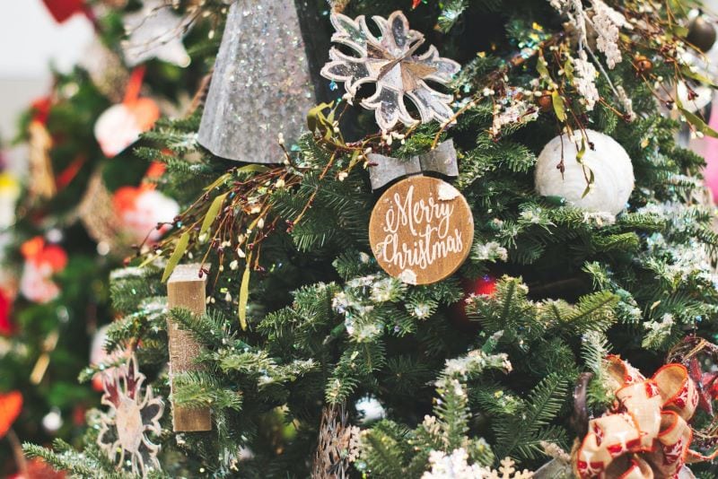 Celebrate the Holidays in Style with These Creative DIY Christmas Decoration Ideas