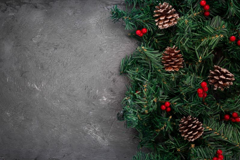 Eco-Friendly Holiday Décor: The Benefits of Choosing Artificial Christmas Wreaths and Garlands