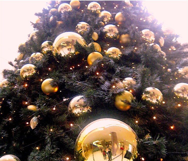 Behold the Beauty of Giant Artificial Christmas Trees: The Latest Trendsetter